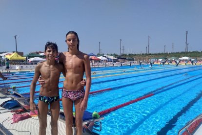 Arnau Pifarré, derecha, fue quinto ayer en los 1.500 libres.