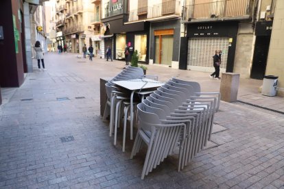 Les terrasses tornen a estar tancades, igual que durant la primavera i part de l’estiu.