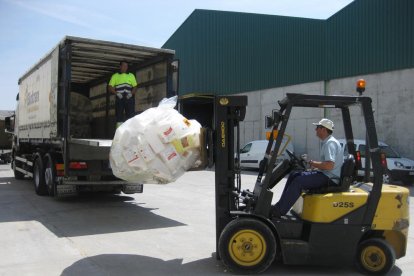 Imagen de recogida de envases para su reciclaje.