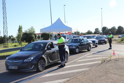 Un dels controls efectuats pels Mossos durant el confinament a Lleida.