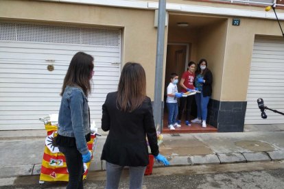 Térmens celebra Sant Jordi repartint llibres a les cases dels infants de 0 a 12 anys