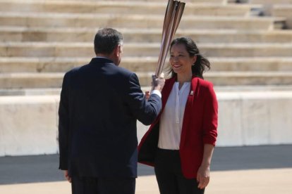 La flama olímpica va iniciar ahir el trasllat al Japó després de l’encesa a Grècia.