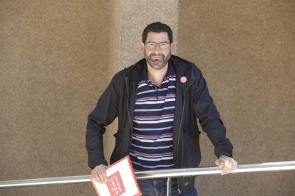 El fotógrafo Jordi V. Pou, alcaldable de Primàries Lleida.