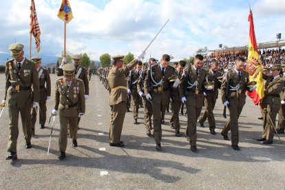 Un moment de l’acte de la jura de bandera a l’Acadèmia.