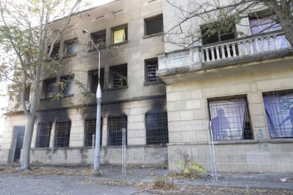 Un incendio calcina parte del antiguo cuartel militar de Gardeny 