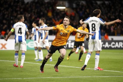 Diogo Jota celebra el primer tanto de los ingleses.