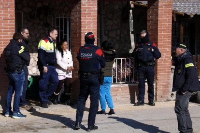 Los Mossos detuvieron a siete hombres y a una mujer, en la imagen. 