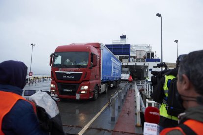 Un centenar de camioners espanyols van aconseguir tornar ahir.