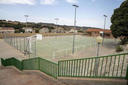 Imagen de la pista deportiva del núcleo de Sant Antolí. 