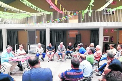 Assemblea d’afectats per l’incendi dimecres a Bovera.