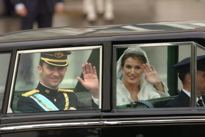 Imagen de Felipe y de Letizia en el día de su boda, el 22 de mayo de 2004.