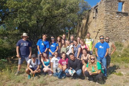 Fotografía de grupo de los participantes en la séptima edición del campo de trabajo en el Geoparc. 