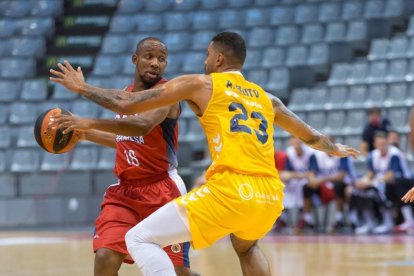 Manresa y UCAM Murcia ofrecieron el primer duelo de la pretemporada en el Barris Nord.