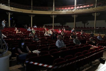 L’interior del teatre, minuts abans que comencés l’obra.