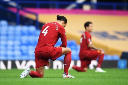 El Liverpool arranca un empate frente al Everton