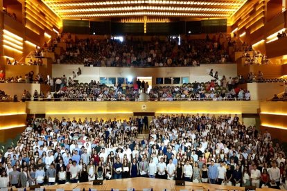 Els 698 millors alumnes de la selectivitat van ser reconeguts per Torra a Barcelona.