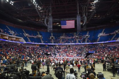 Trump se quedó lejos de llenar el estadio donde hizo su mitin.