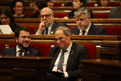 Aragonès y Torra, el pasado mes de febrero, en una sesión en el Parlament.