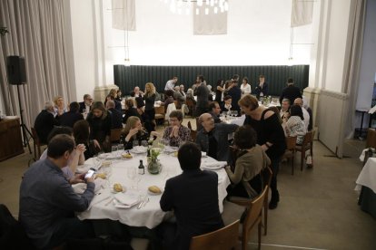 Desenes de persones van participar al parador del Roser en el sopar del Col·legi d’Enginyers Agrònoms.