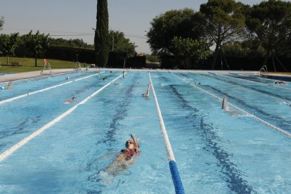 Piscina del CN Lleida, una de les que ja es podran reobrir a partir d’avui per la insistència dels clubs.