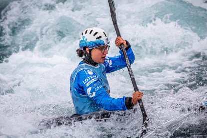 Laia Sorribes, ahir durant una de les baixades al canal d’aigües braves de Bratislava.