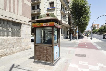 La caseta de lotería de la Rambla d’Aragó donde intentaron robar. 