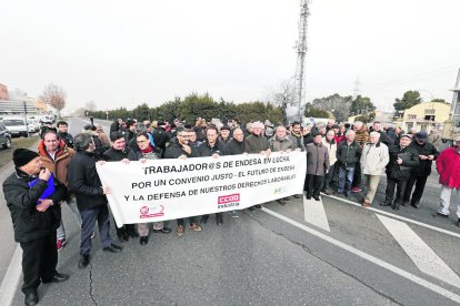 Trabajadores y exempleados cortaron la N-240 en Lleida. 