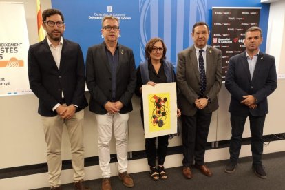 Els guardonats seran obsequiats amb un gravat obra de l’artista lleidatana Eugènia Besora.