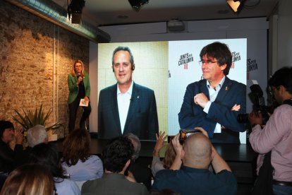 Elsa Artadi  durante un acto ayer con Joaquim Forn y Puigdemont.