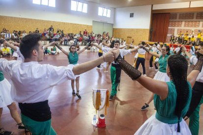 El certamen tuvo lugar en el pabellón debido a la lluvia. 