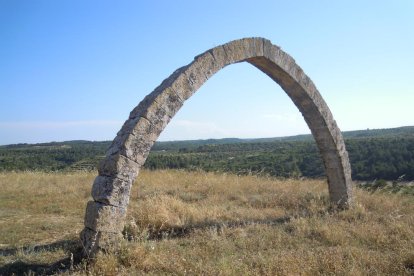 Detenen un veí de Maials per enderrocar l'arc Adà a Llardecans amb un camió