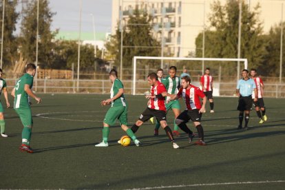 Una acción del partido entre el Magraners y el Bell-lloc. 