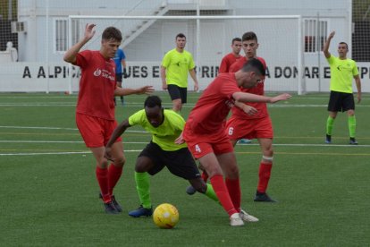 Malgrat el bon inici local, l’At. Almacelles gairebé va aconseguir remuntar al final de la segona part.