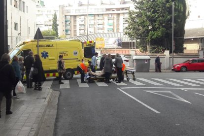 Auxilien una dona de 82 anys per una entrepussada a la Zona Alta