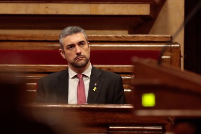 El conseller de Acción Exterior, Bernat Solé, en el Parlament.