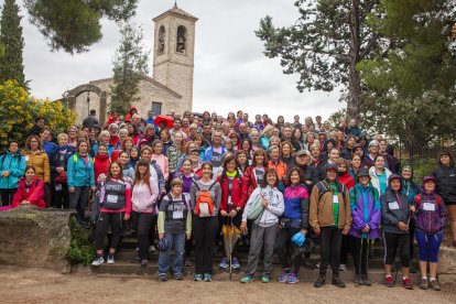 Foto de grupo de los participantes antes de iniciar el recorrido.  