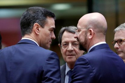 Pedro Sánchez, amb el seu homòleg xipriota i el president del Consell Europeu.