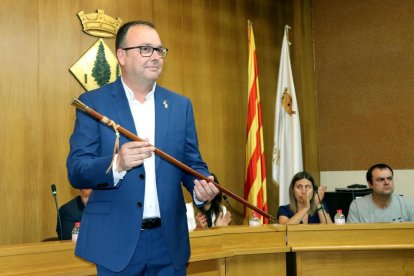 Joan Gilart, al ser reelegit alcalde en el ple d’investidura.