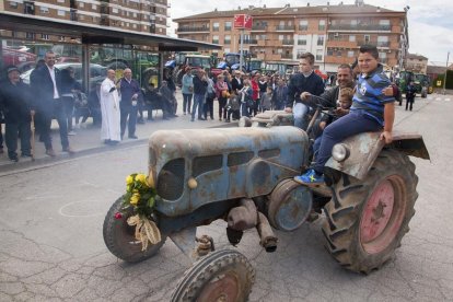 Entre els tractors hi havia autèntiques peces de museu i participants de Montgai, Butsènit i Puigverd.