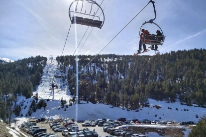 Un remonte en Port Ainé, que ayer registró récord de afluencia durante este mes de febrero.