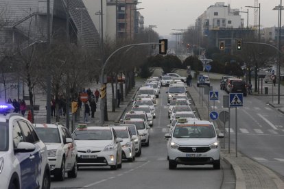 Los taxistas arrancaron la marcha desde Barris Nord poco después de las 11.00 horas.