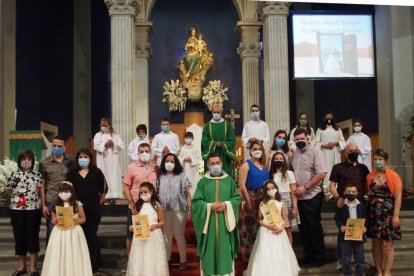 Celebración de las comuniones el domingo pasado en la iglesia de Santa Maria de l’Alba de Tàrrega.