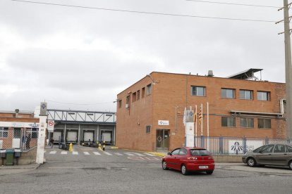 Imatge presa ahir dels accessos a les instal·lacions de l’escorxador i sala d’especejament de Sada al polígon industrial El Segre.