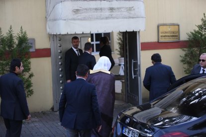 El fiscal general saudí llegando al consulado de Riad en Estambul, en octubre del año pasado.