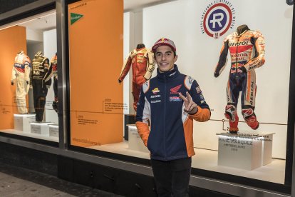 El octacampeón de MotoGP estuvo ayer en la inauguración de los monos de competición Repsol.