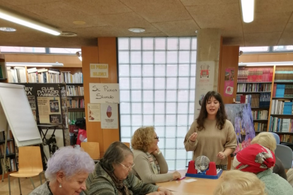 Abans de la pandèmia el programa celebrava activitats com fer punt o jugar al bingo.