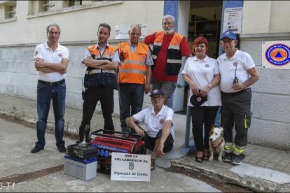 Membres de l’entitat, amb el nou equip de campanya.