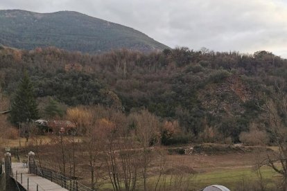 Pont penjant i camí vell