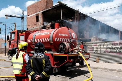 Imatge de l’extinció de l’incendi produït dimarts.