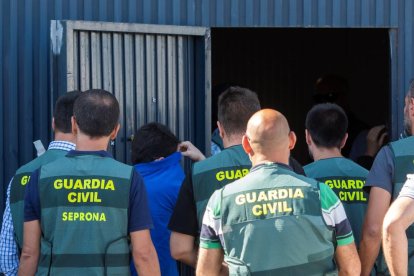 Un moment de l’operació policial d’ahir a Sevilla.